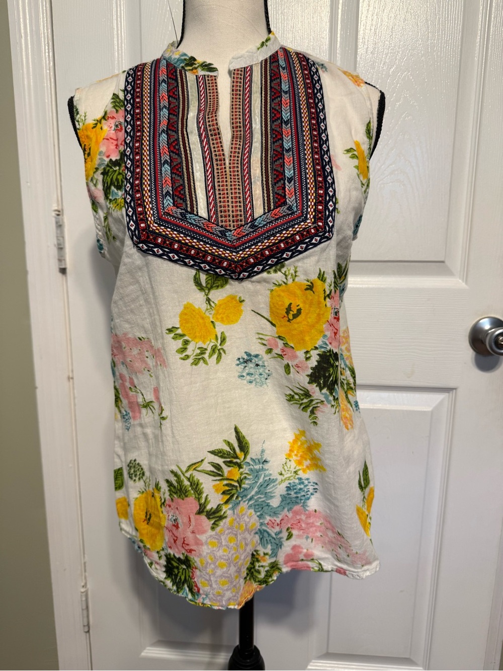 Sleeveless Embroidered Floral Tunic Top - White with Yellow & Pink